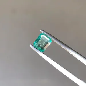 1.15 carats Light Green Emerald Cut Loose Emerald - Green