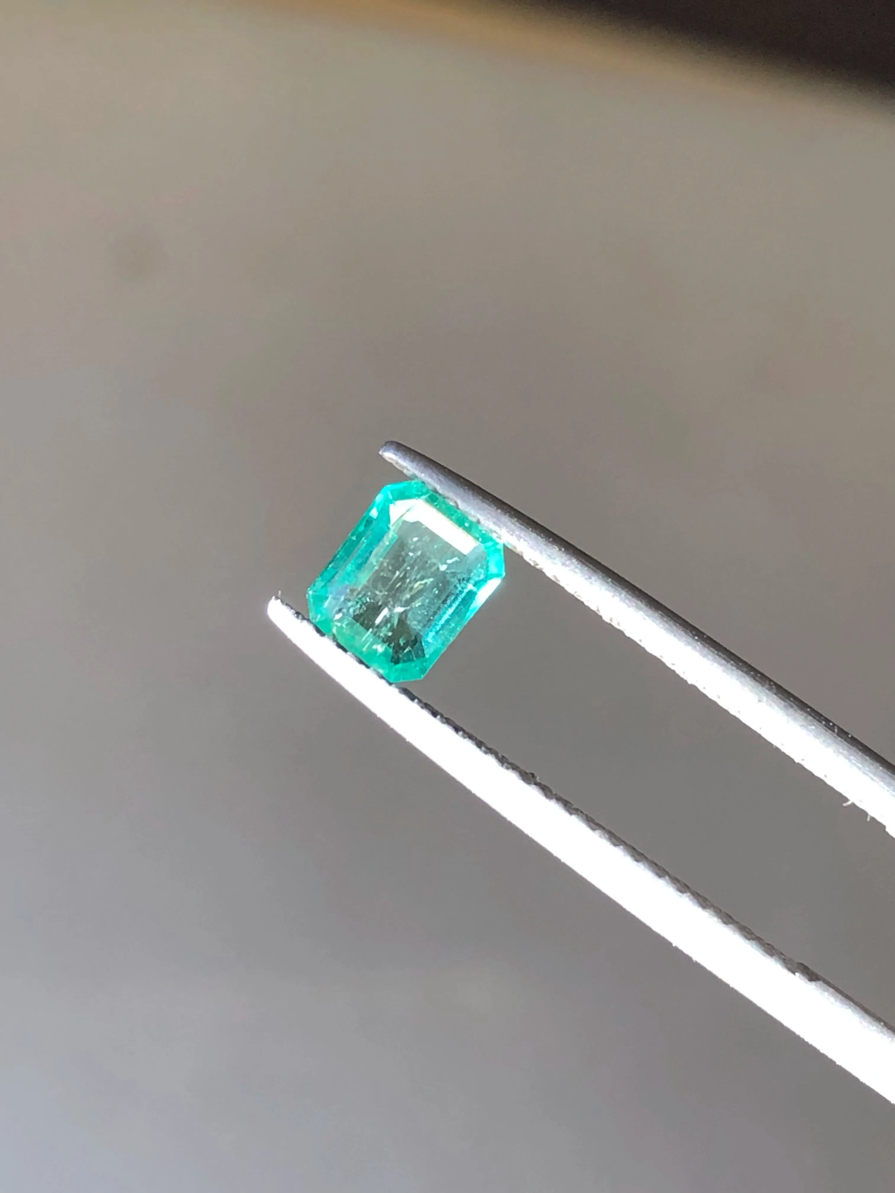 1.15 carats Light Green Emerald Cut Loose Emerald - Green