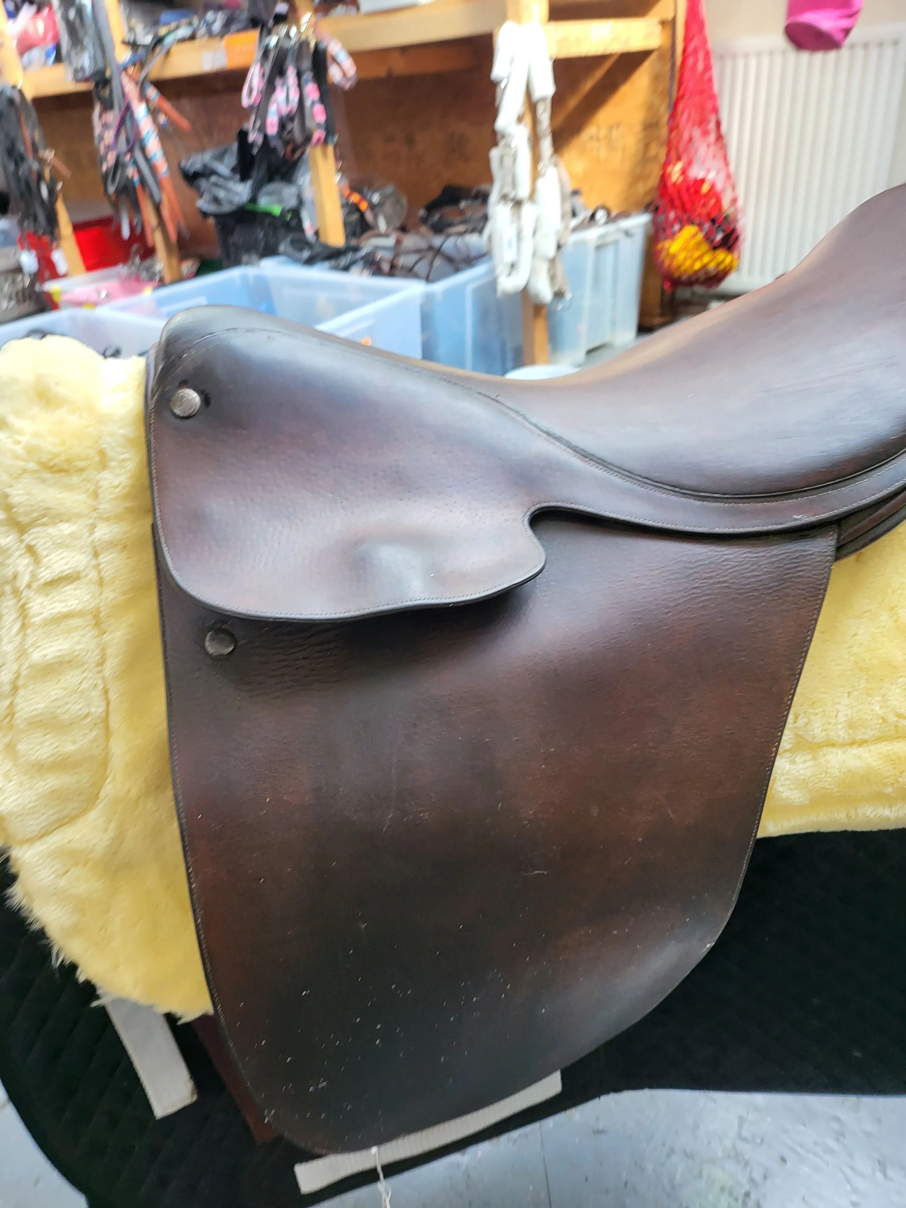 17.5" Barnsby  med  close contact half panel saddle