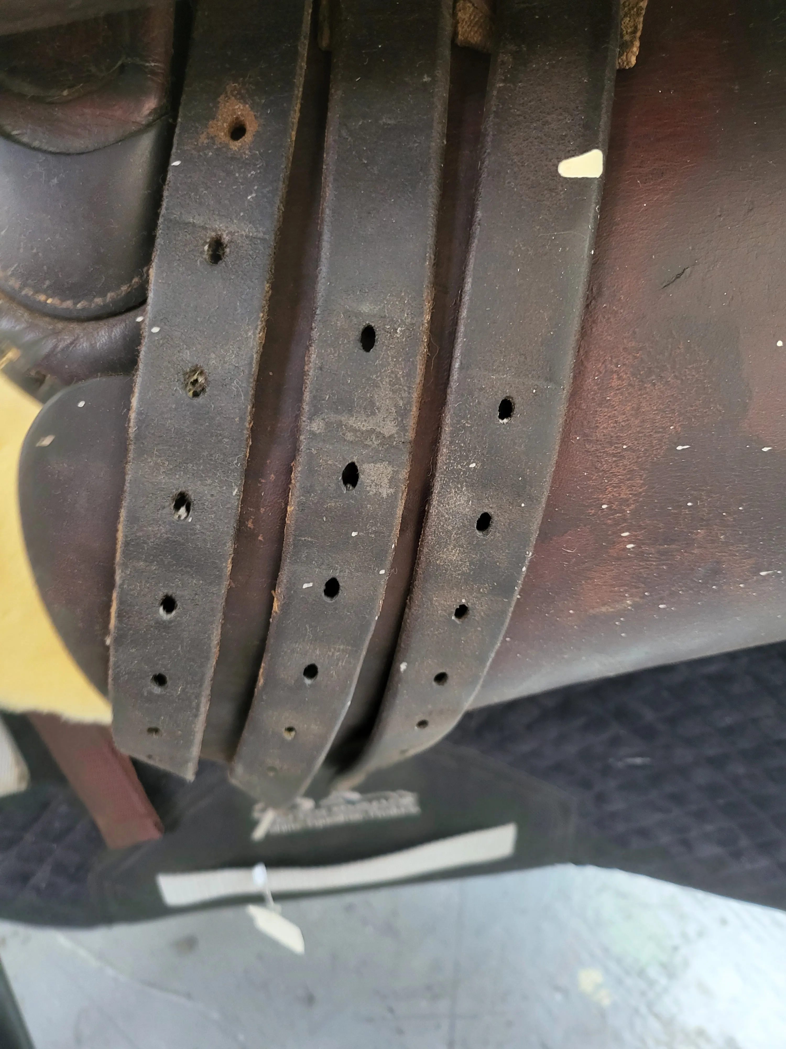 17.5" Barnsby  med  close contact half panel saddle