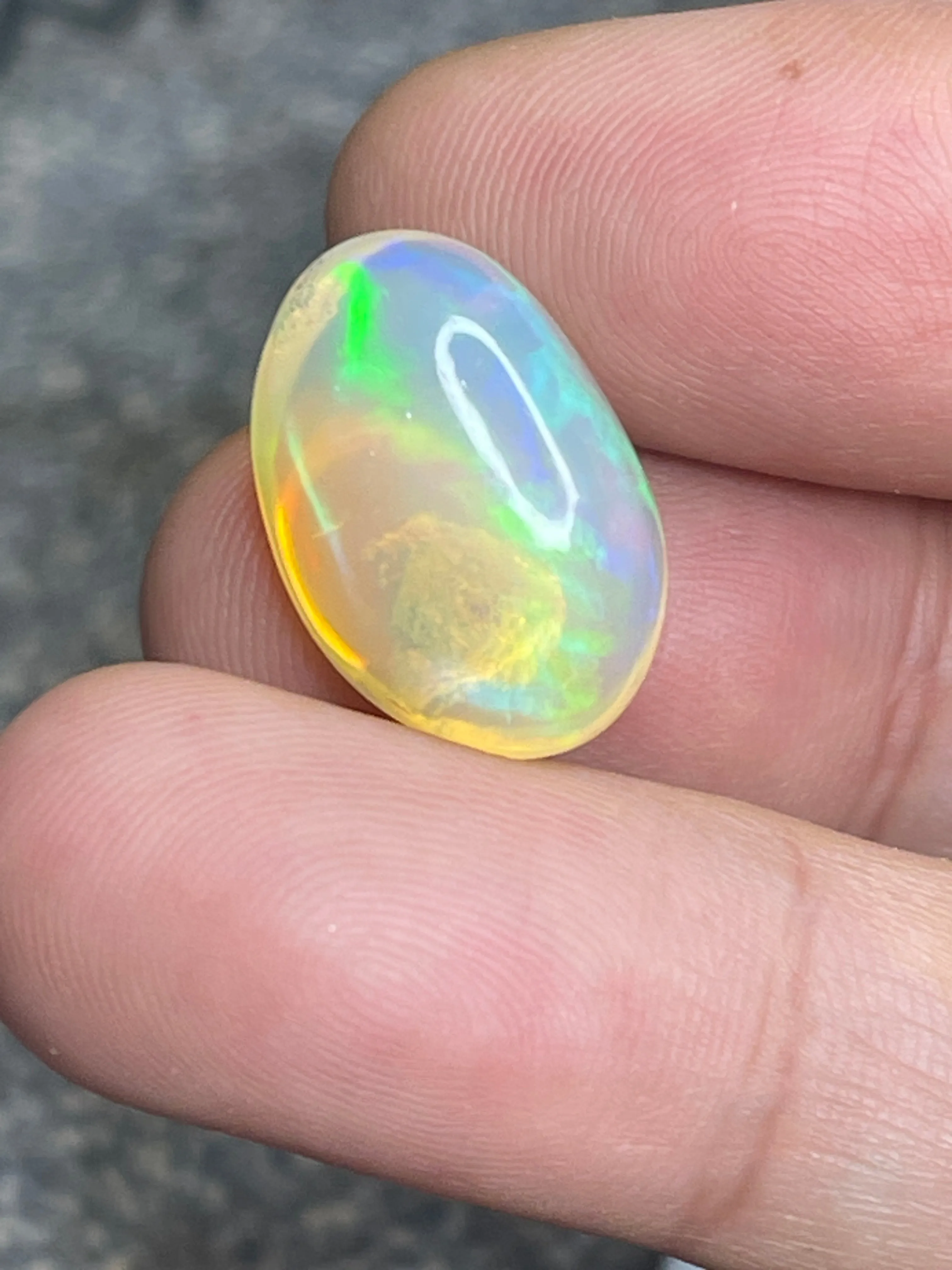 7.7 carats Oval Natural Ethiopian Opal