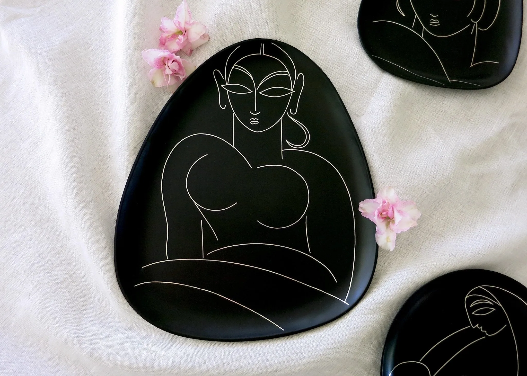 Ahilya decorative plate
