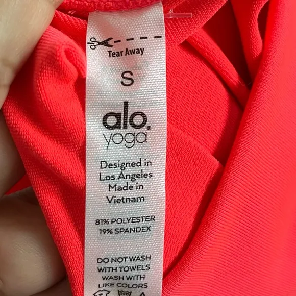 Alo Yoga Bike Shorts 7 inch in Hot Pink Lava Size Small