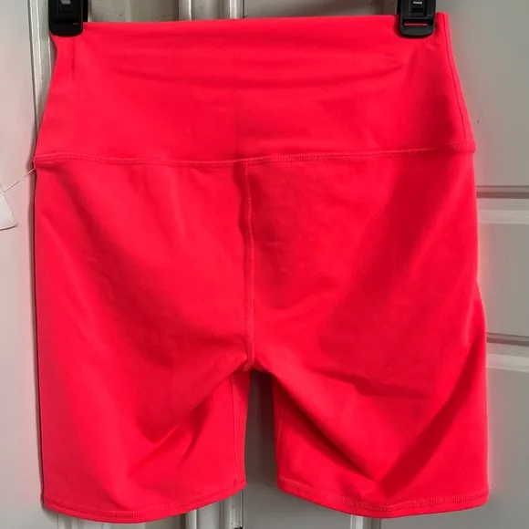Alo Yoga Bike Shorts 7 inch in Hot Pink Lava Size Small
