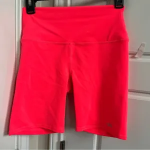 Alo Yoga Bike Shorts 7 inch in Hot Pink Lava Size Small
