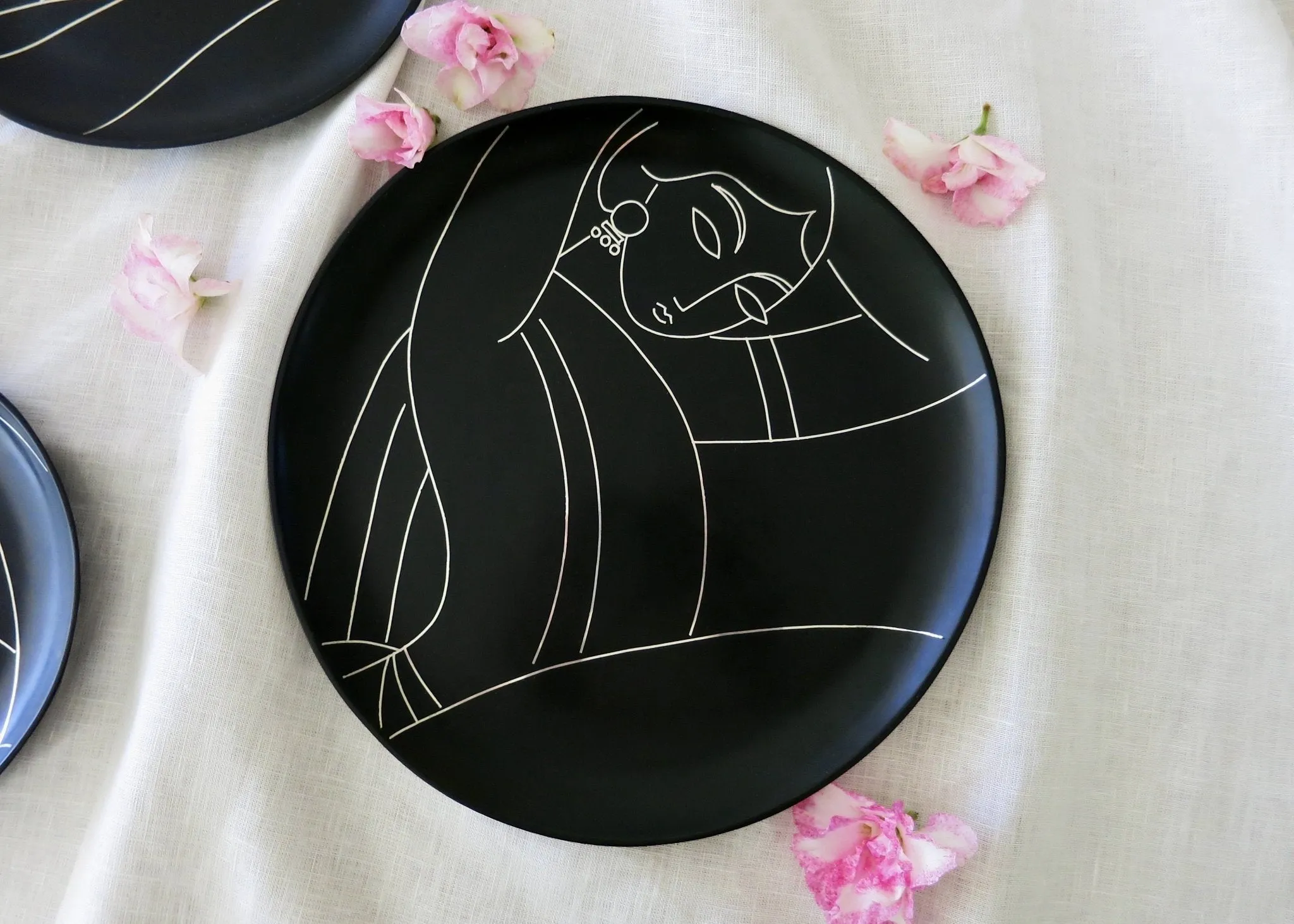 Avani decorative plate