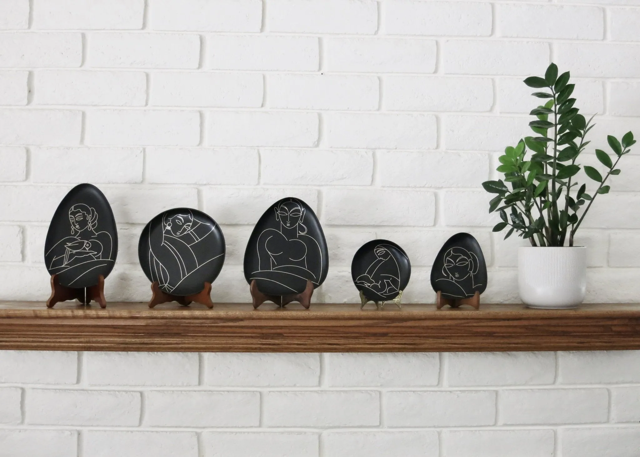 Avani decorative plate