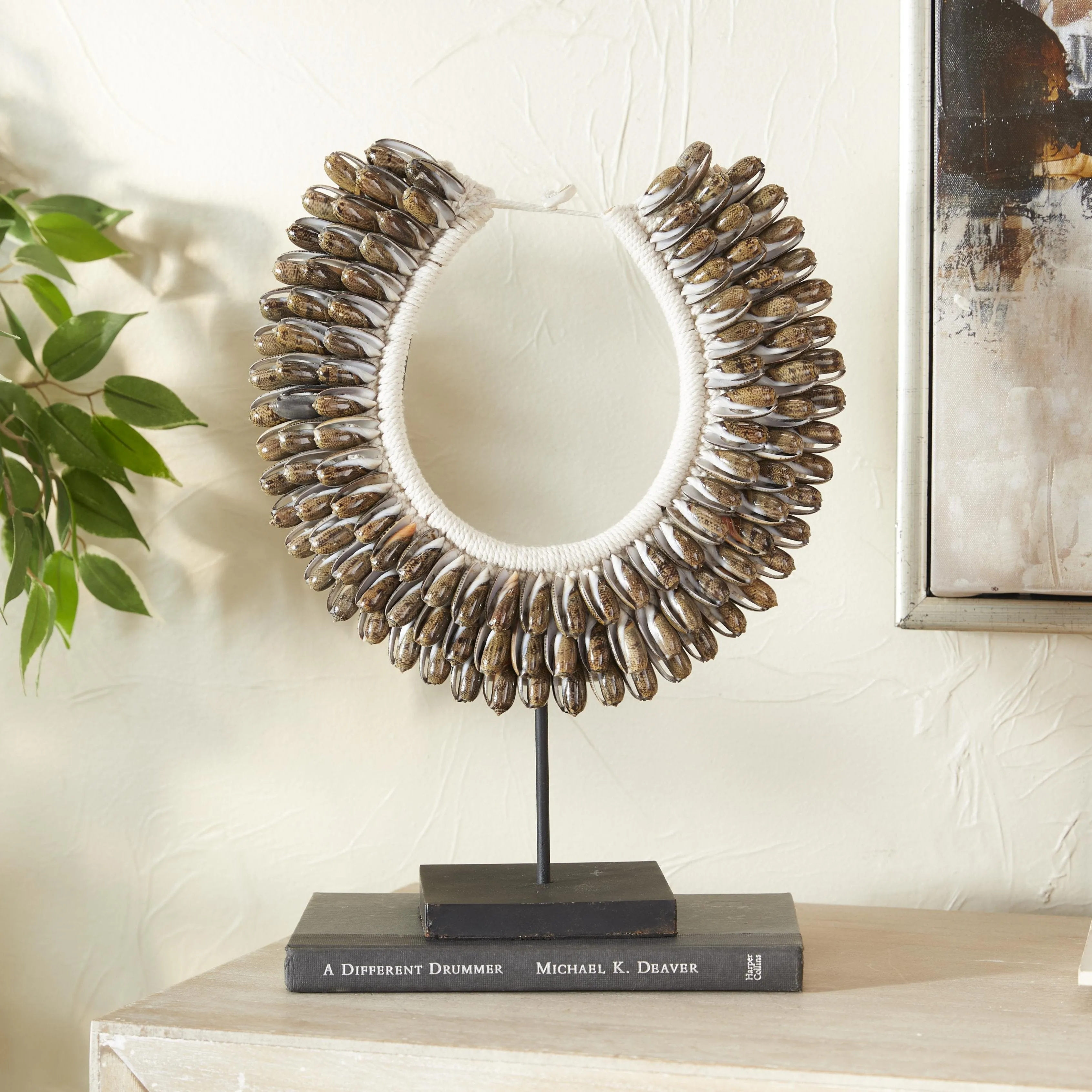 DECORATIVE BALINESE SHELL NECKLACE