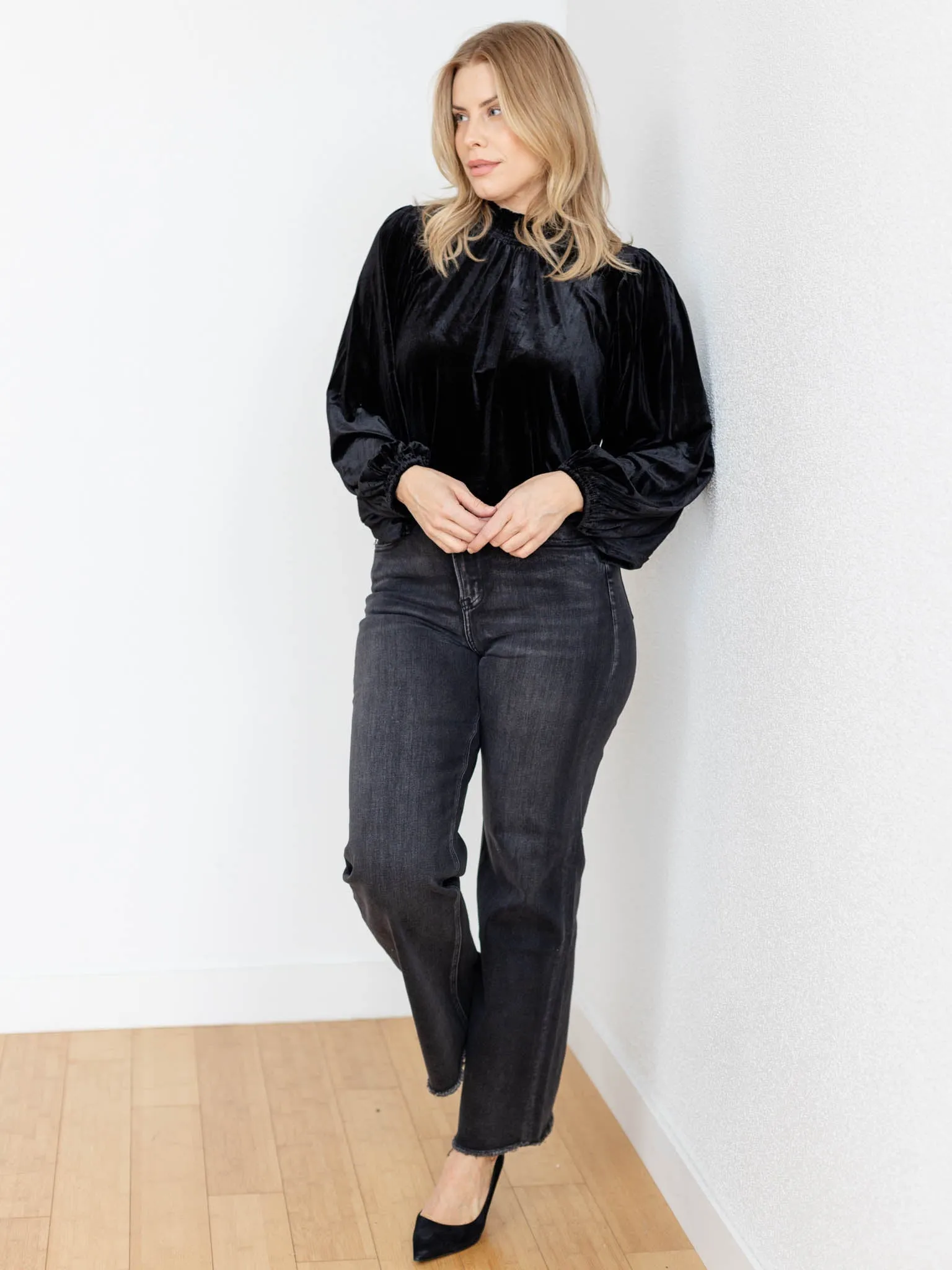 Dilma Velvet Figaro Balloon Sleeve Blouse