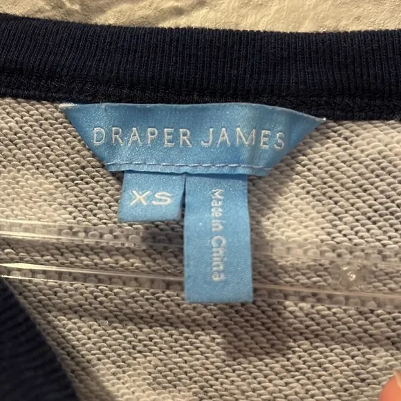 Draper James Natalie Sweatshirt in Navy Magnolia