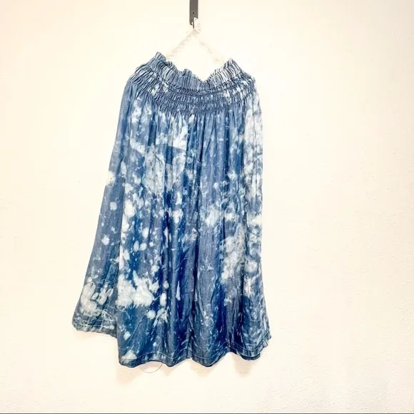 Given kale tie dye skirt and crop top