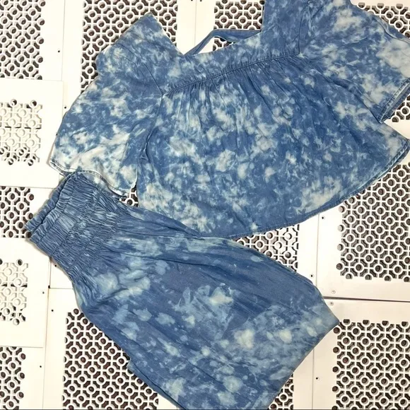 Given kale tie dye skirt and crop top