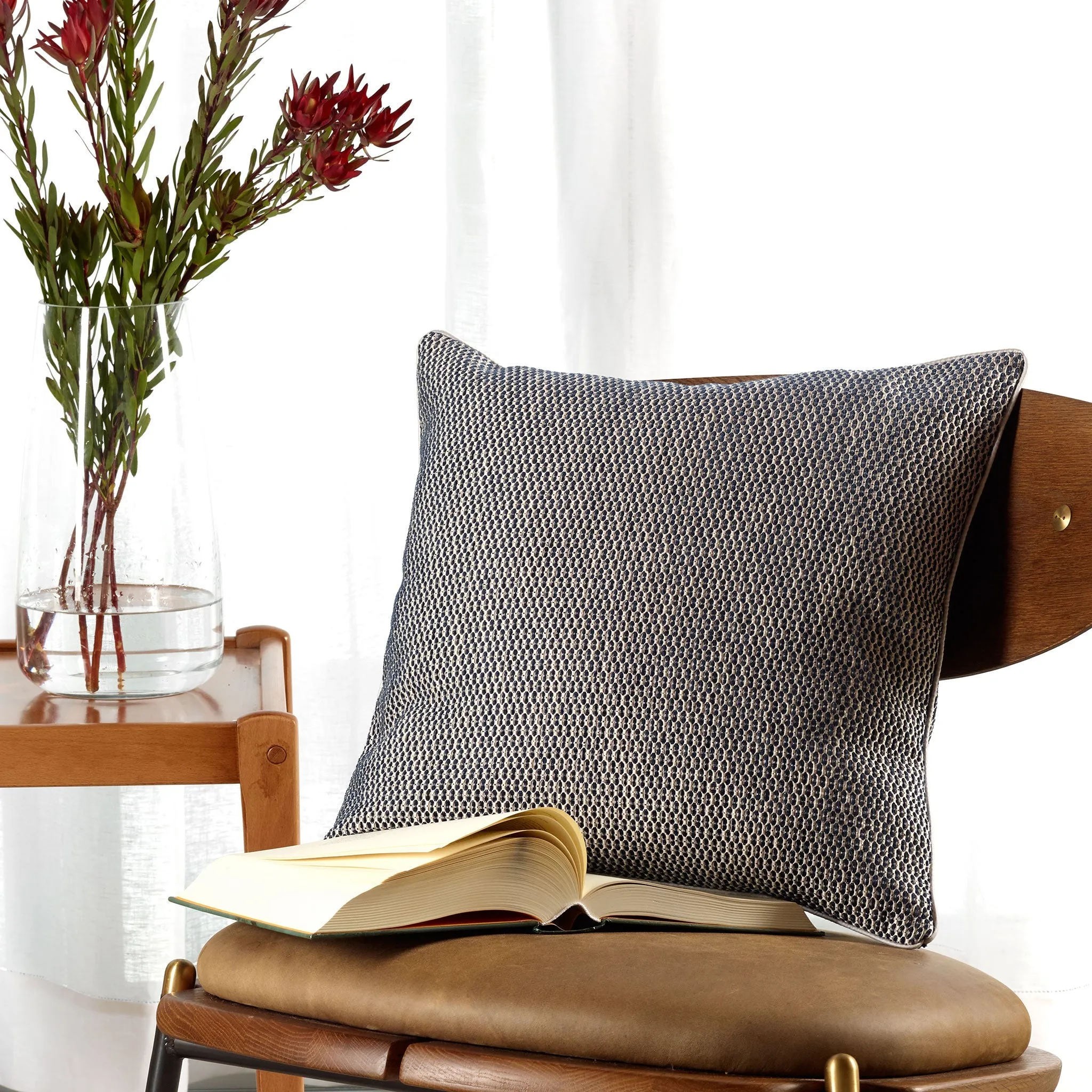 jasmim decorative pillow