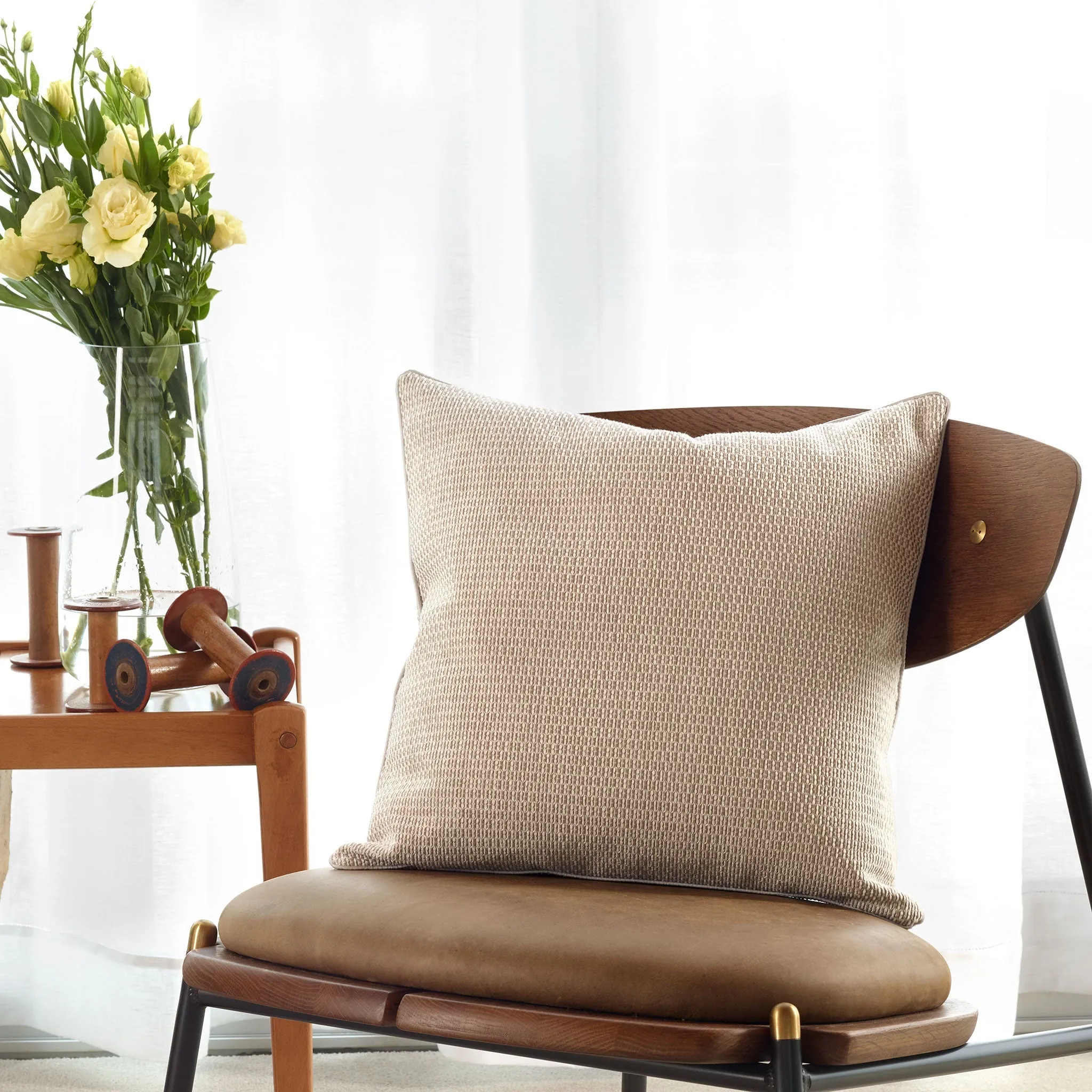 jasmim decorative pillow