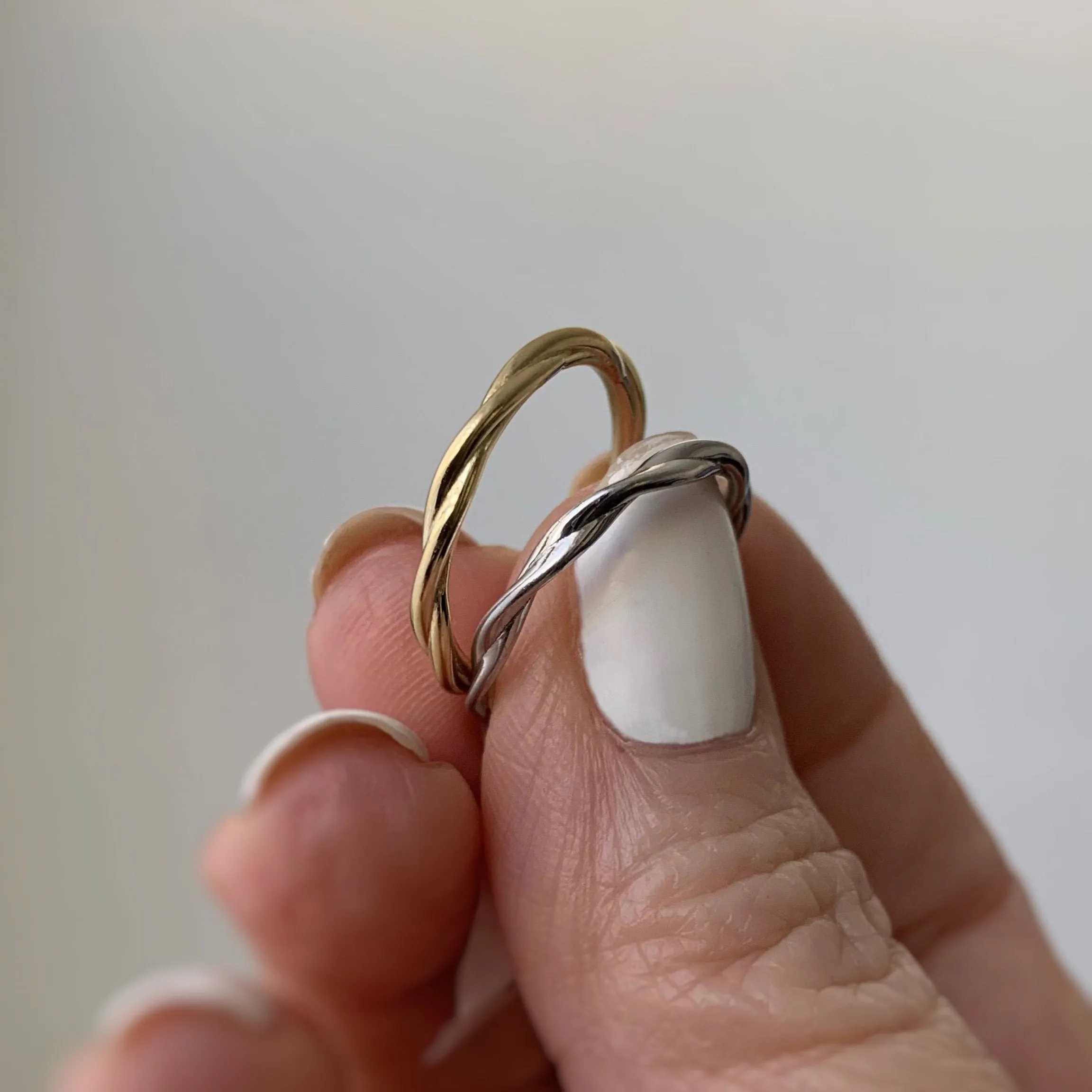 Loose Twist Band