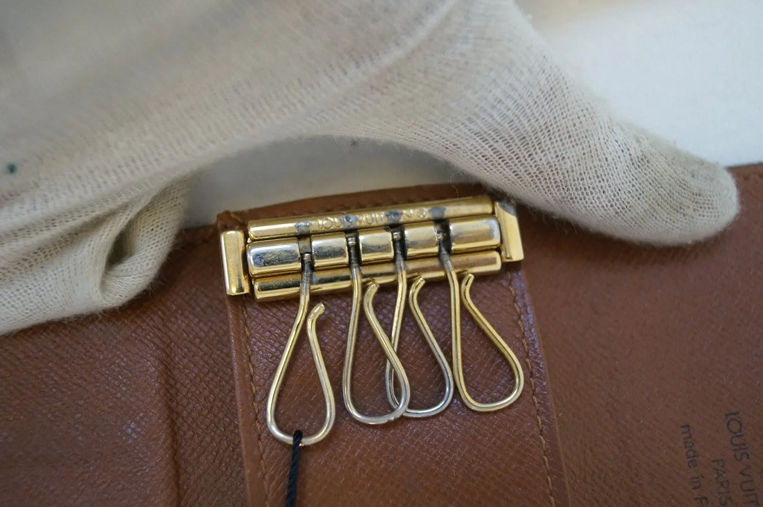 LOUIS VUITTON Monogram Canvas 4 Keys Holder Case - Sale