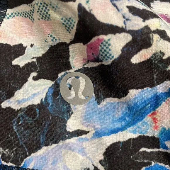 Lululemon Break Free Shorts in Culture Clash Lined Running | Size 4, 2.5 Inseam
