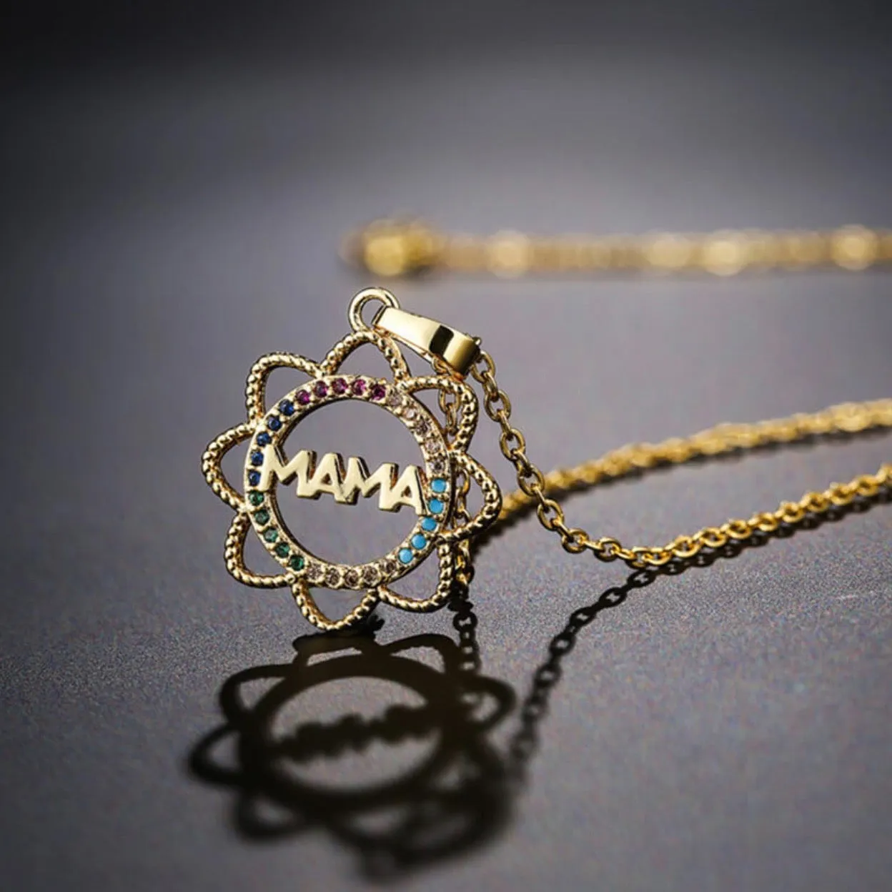 “Mama” Mother’s Day Flower Shaped Necklace