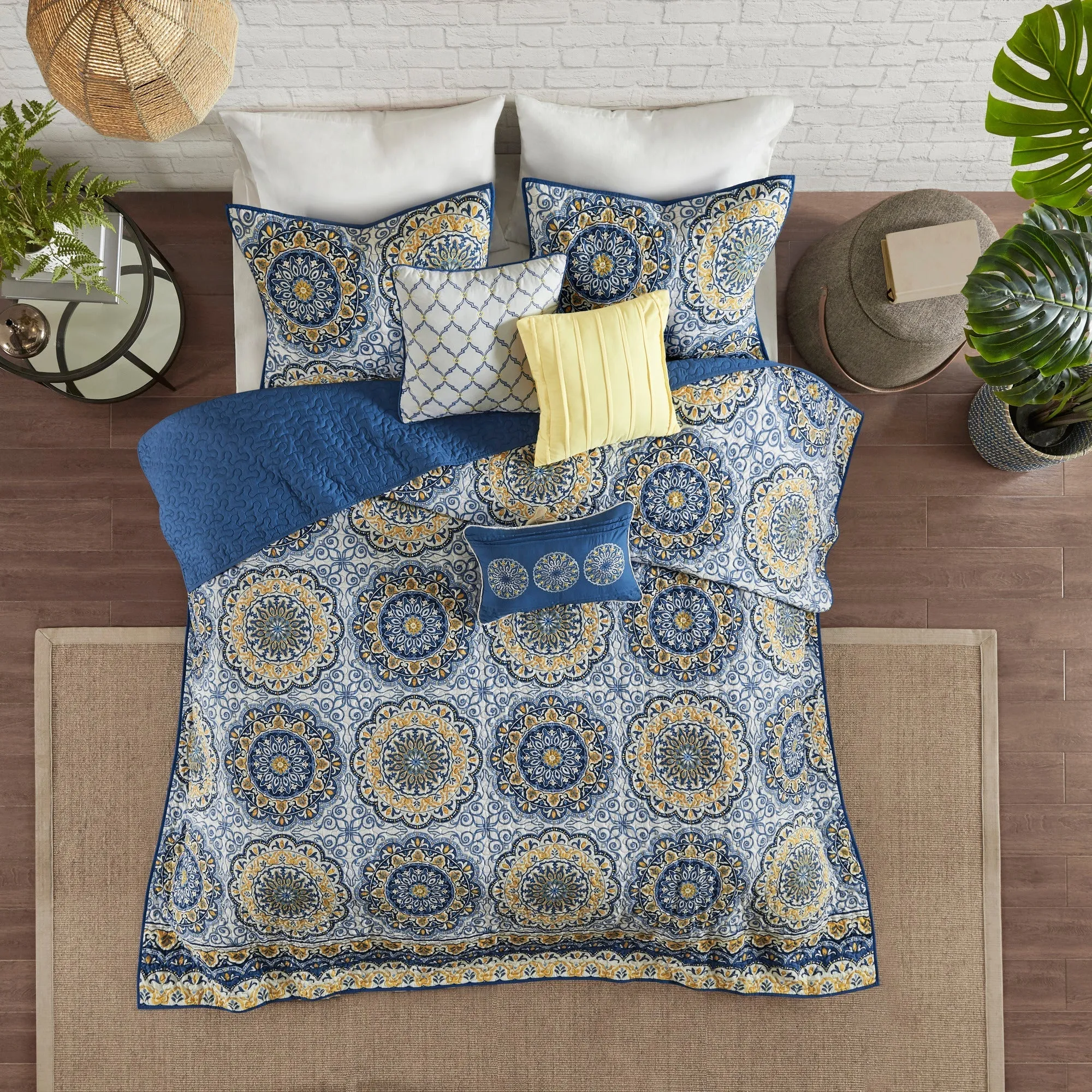 Menara 6 Piece Reversible Quilt Set with Throw Pillows