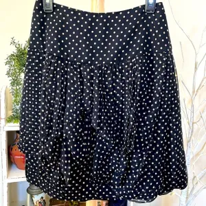 MORGAN LE FAY M 100% Silk.Ruffled layers of silk.Black/white polkadot, side zip.