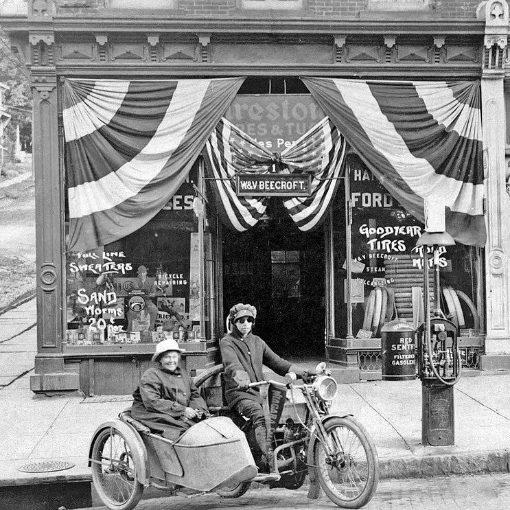 MOTO 1915 Women's Flowy Muscle