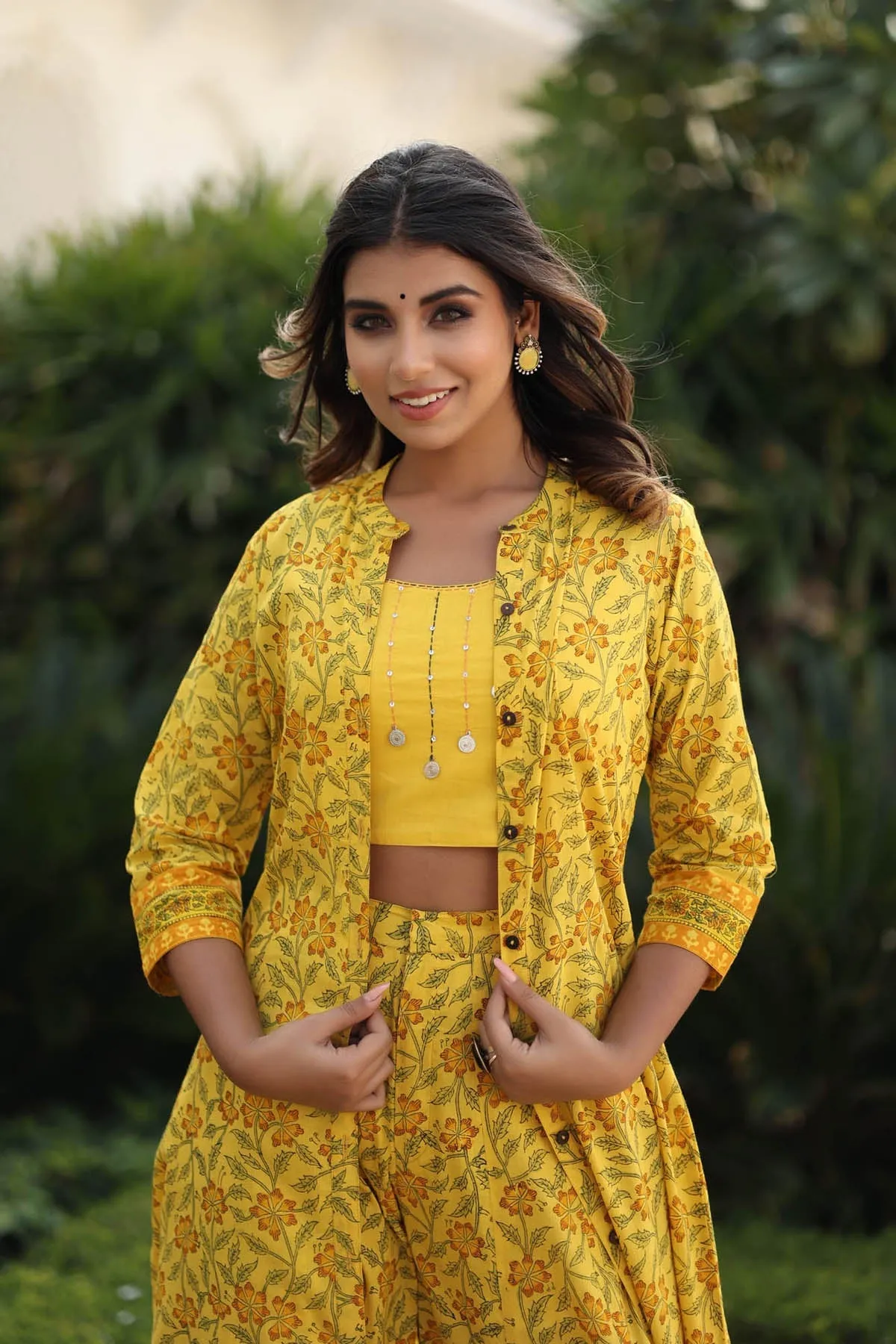 MULMUL USHARVI FLORAL JAAL BLOCK PRINTED TOP-PANELED PLAZZO & SHRUG SET