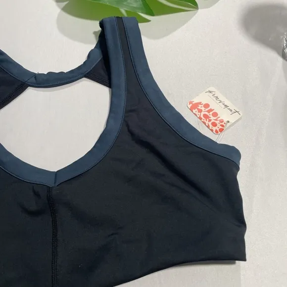 NWT $48 Free‎ People FB Movement [ Large ] Rebel Sports Bra in Black/Navy