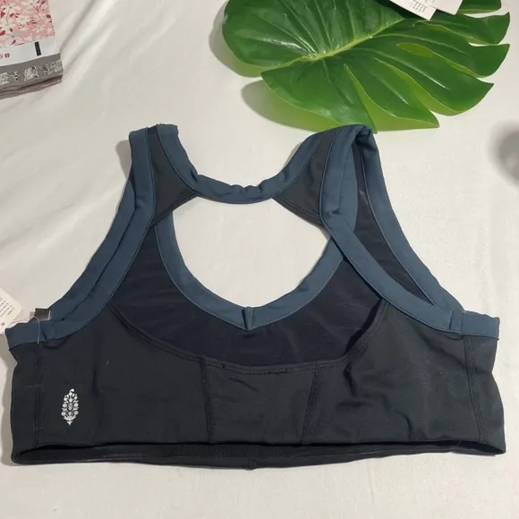 NWT $48 Free‎ People FB Movement [ Large ] Rebel Sports Bra in Black/Navy