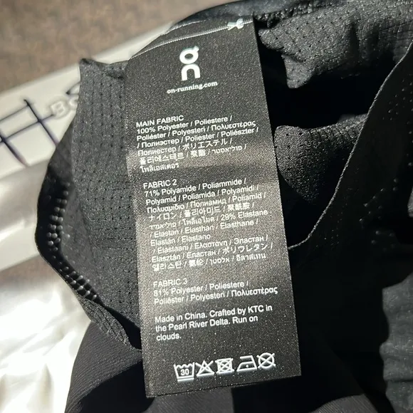 ON running On Cloud Women's Active Wear Race Shorts Medium Black.