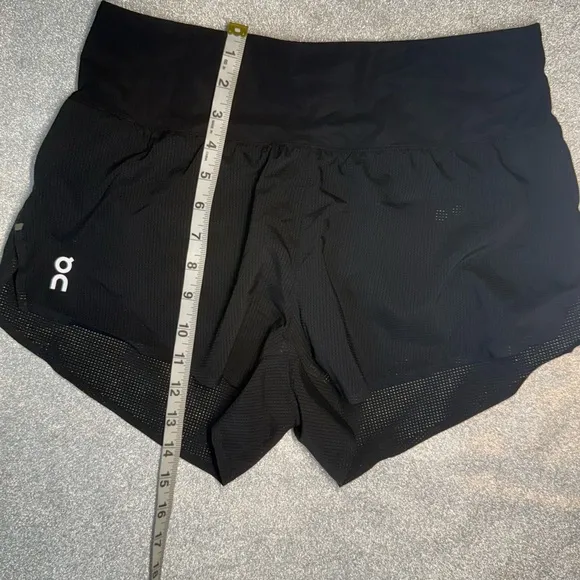 ON running On Cloud Women's Active Wear Race Shorts Medium Black.