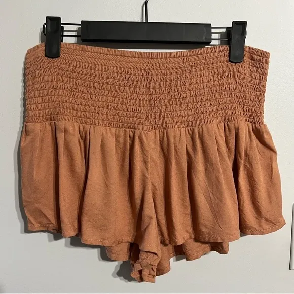 O’NEILL NWOT Smocked Flowy Short