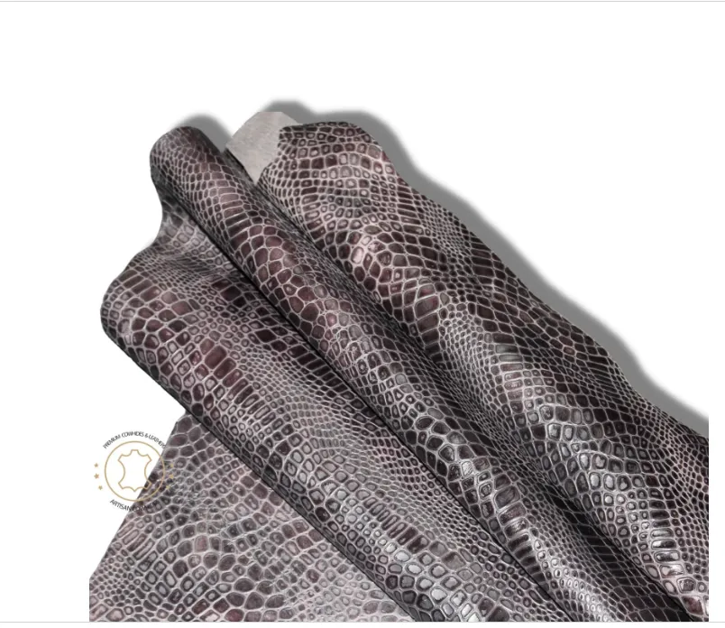 Reptile Embossed Leather Brown Pull Up : Leather 3 .5- 4.0 oz. | 1.4 - 1.6 mm - Leather for Projects - Caiman Embossed