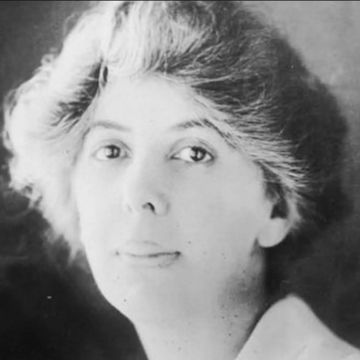 THE SUFFRAGIST Women's Flowy Muscle