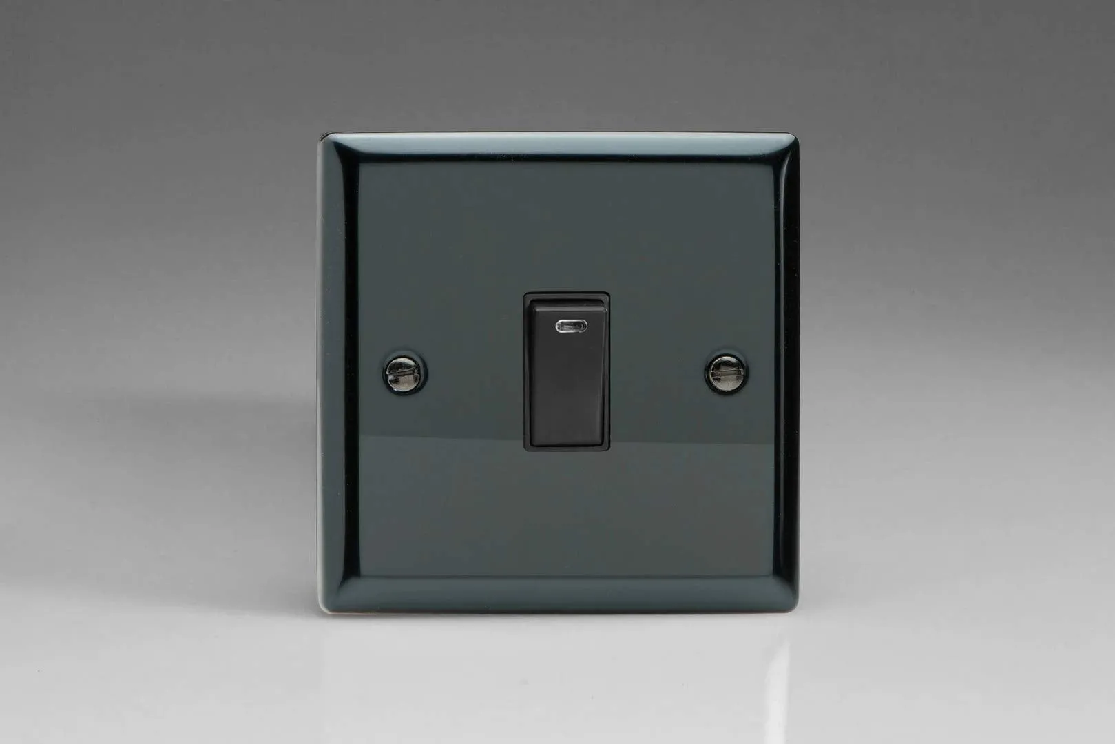 Varilight 1-Gang 20A Double Pole Rocker Light Switch   Neon Indicator Light Iridium XI20NB