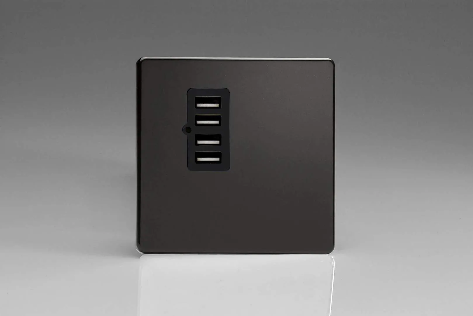 Varilight XDLU4BS Screwless Premium Black 4 Gang 5V DC 4800mA USB Charging Port (Single Plate)